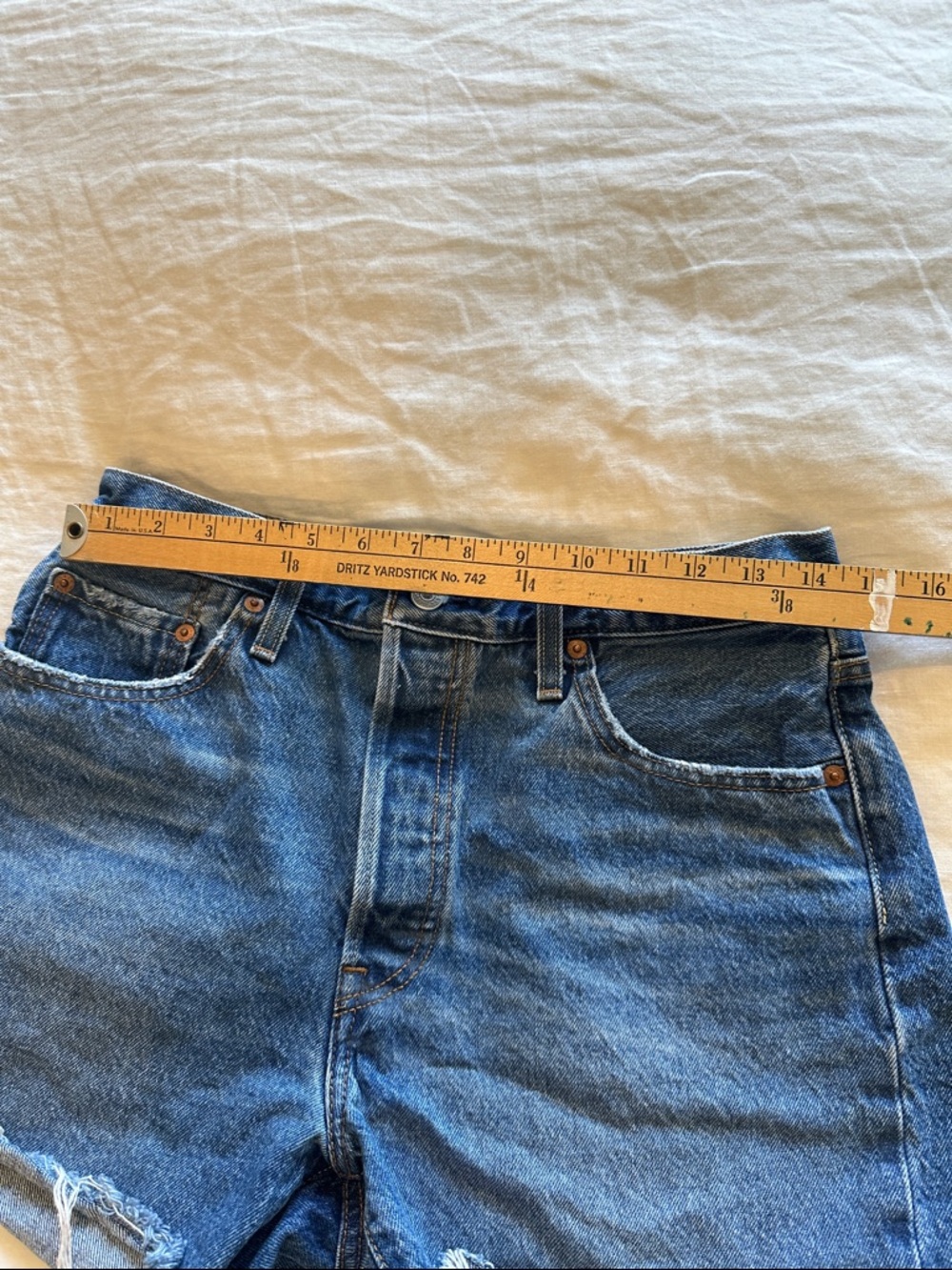 Levi’s 501 cutoff shorts size 29 - Picture 3 of 7